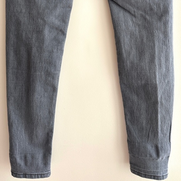 H&M Women's Distressed Grey Skinny Jeans, Size 8 - Picture 15 of 16